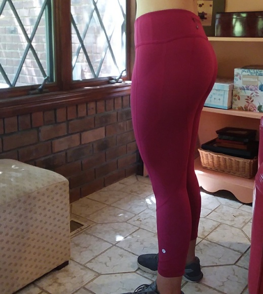 Lululemon Pace Rival Crops - Picture 3 of 5